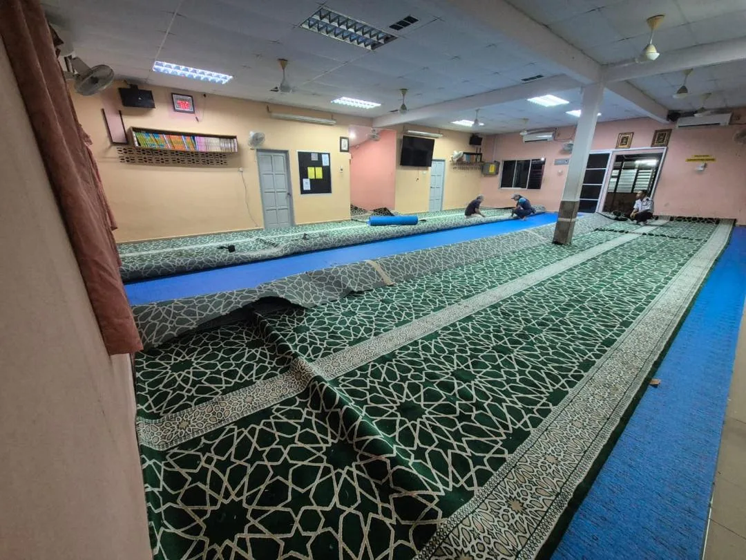 Proses gulung karpet